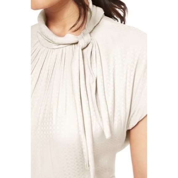 🌻Gal Meets Glam Aimee Neck Tie Trumpet Flare Dress🌻 - Picture 7 of 8